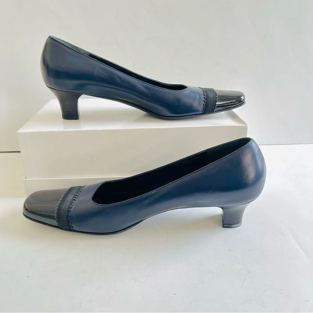 Ferragamo narrow 2A navy blue low pumps 8AA